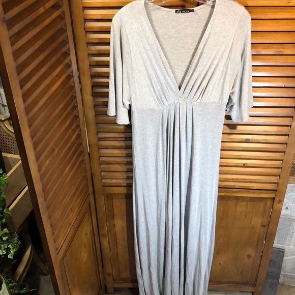 Ella Moss V-Neck Maxi Dress - Picture 2 of 7